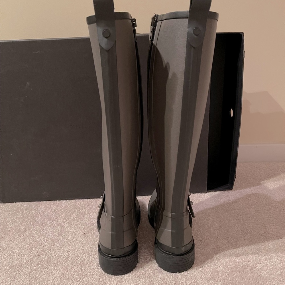 Rag & Bone Riding Rain Boot. Color Smoke. - Picture 4 of 6